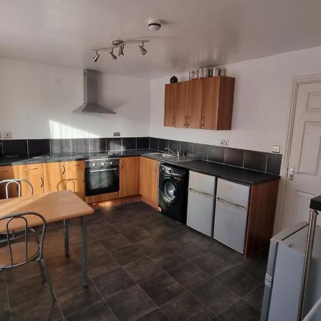 En Suite Room With Kitchen Facilities Нотингам Екстериор снимка