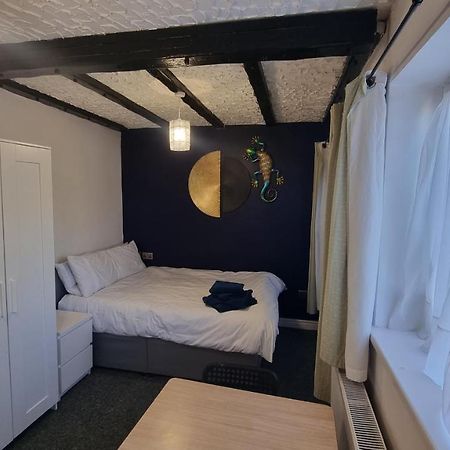 En Suite Room With Kitchen Facilities Нотингам Екстериор снимка