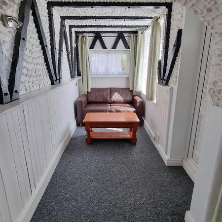 En Suite Room With Kitchen Facilities Нотингам Екстериор снимка