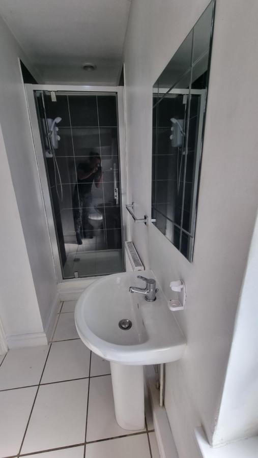En Suite Room With Kitchen Facilities Нотингам Екстериор снимка