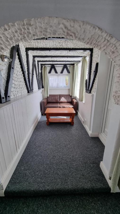 En Suite Room With Kitchen Facilities Нотингам Екстериор снимка