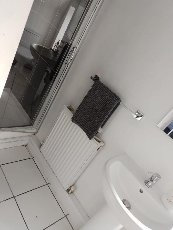 En Suite Room With Kitchen Facilities Нотингам Екстериор снимка